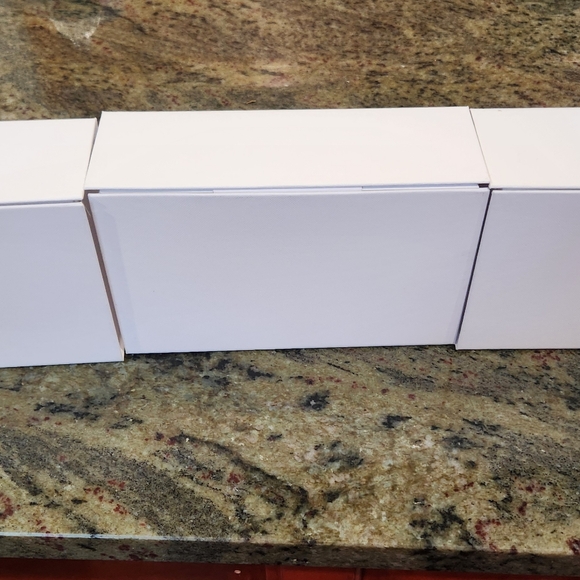 3 Givenchy Gift Box with crinkled paper inside - Picture 5 of 5